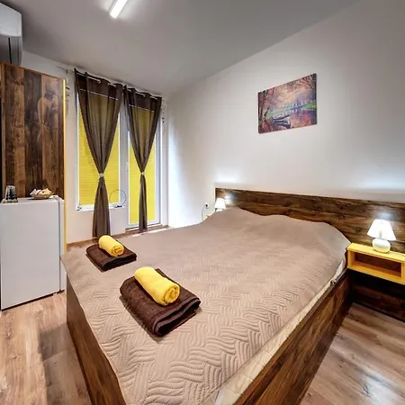 Neptun-yellow Apartment Primorsko